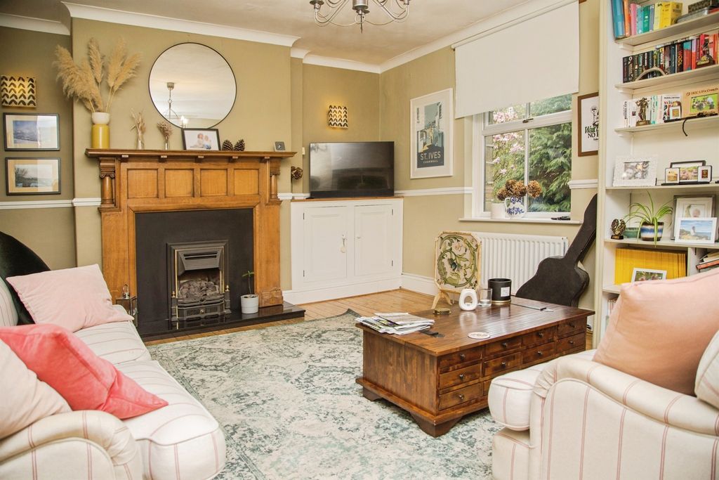 Property photo 2 of 32