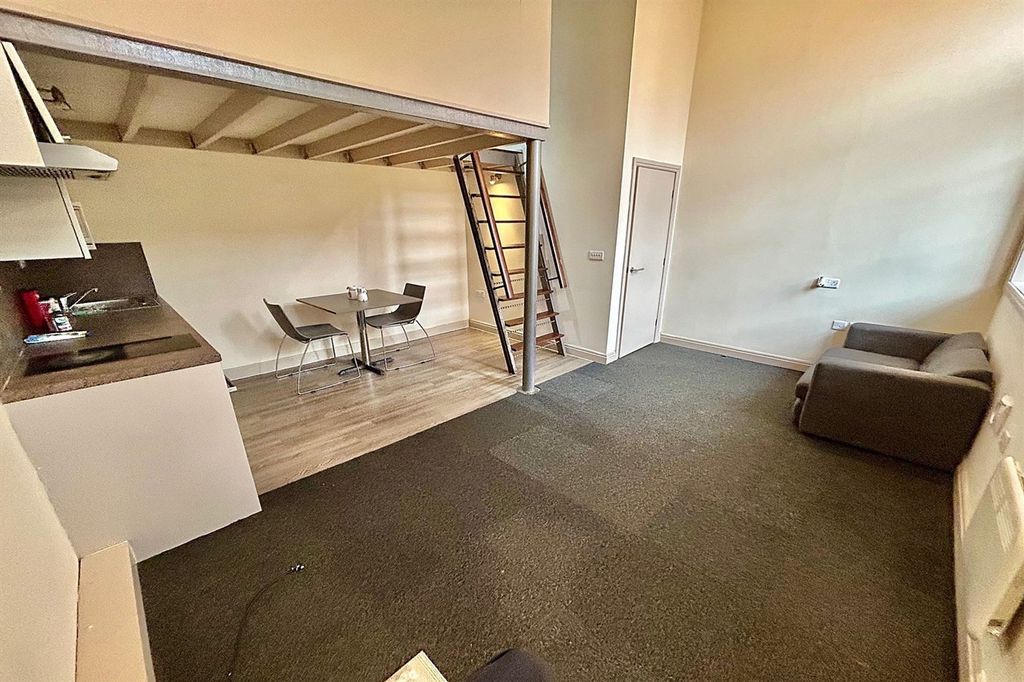 Property photo 3 of 12 Kitchen