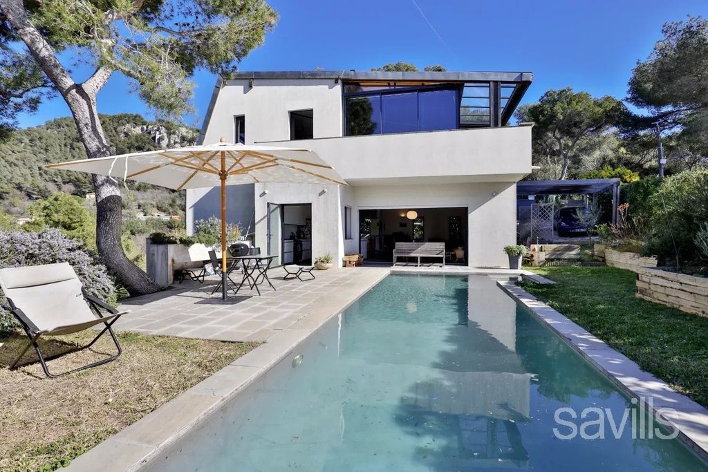 Property photo 1 of 12 Architect-Designed Villa In Absolute Calm