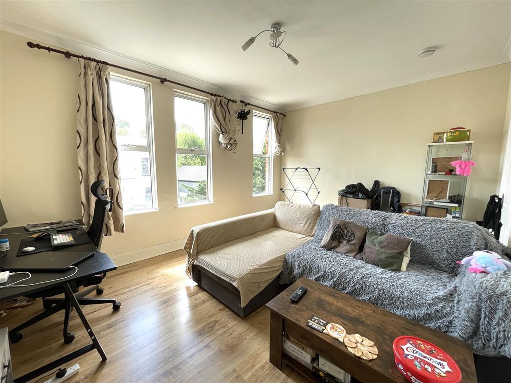 Property photo 2 of 6