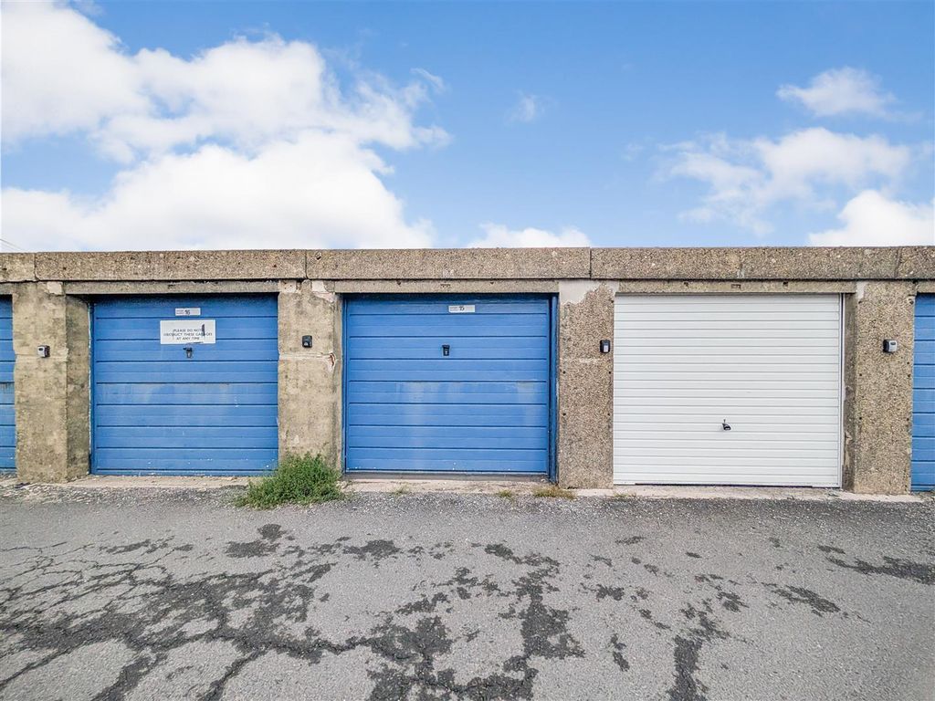 Property photo 1 of 16 Garages 14, 15, 16 Collingwood Road Dartmouth, Dev