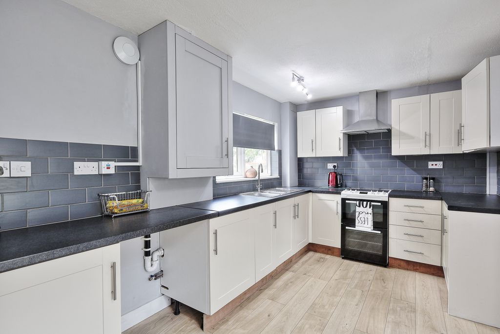 Property photo 2 of 34 3