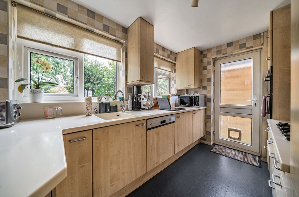 Property photo 3 of 20 Kitchen
