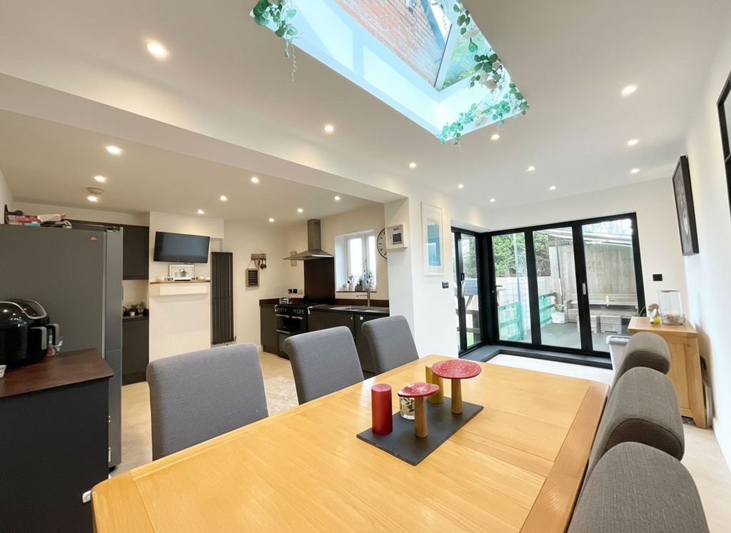 Property photo 2 of 25