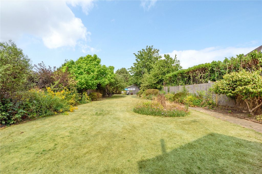 Property photo 2 of 8 Garden