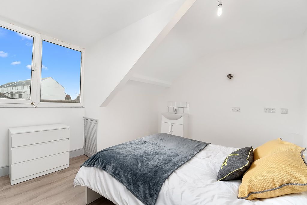 Property photo 2 of 7 Rm 7