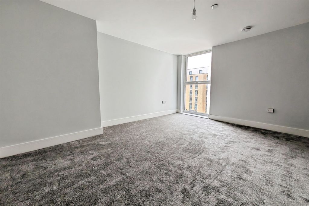 Property photo 3 of 4 (Thumbnail)