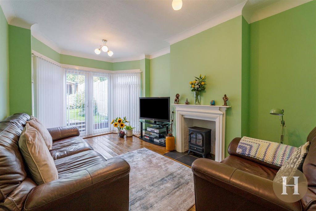 Property photo 2 of 38 Hadleigh Estate Agents-17.Jpg