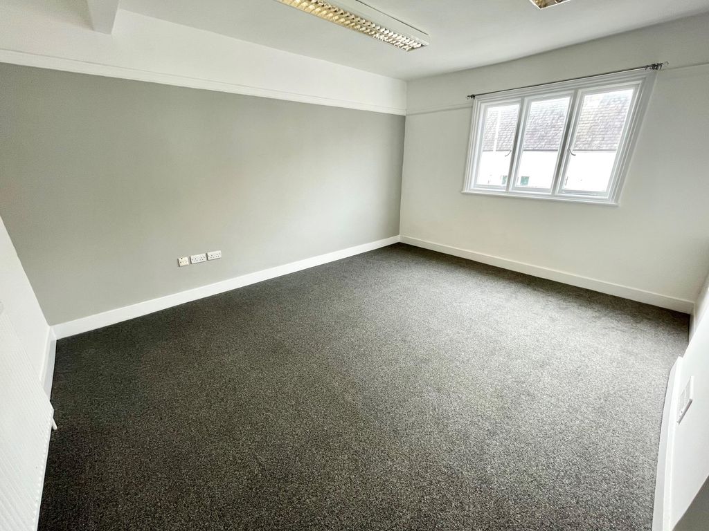 Property photo 3 of 8 Image