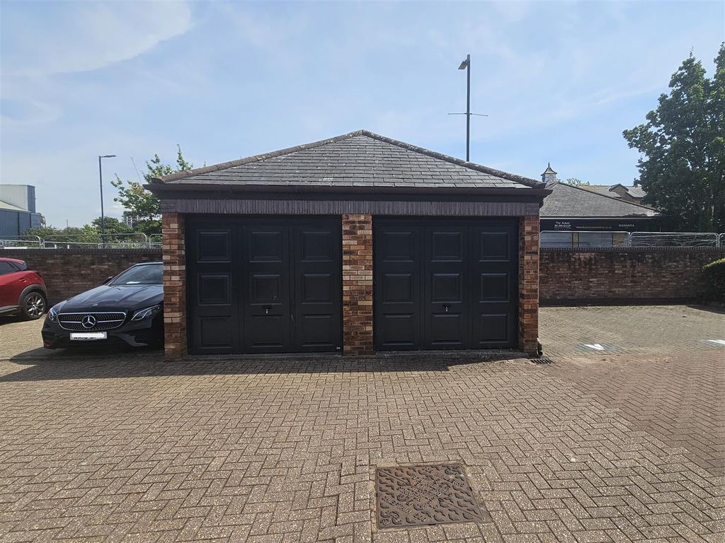 Property photo 1 of 11 1 - Two X Garages In Redcliffe.Jpg