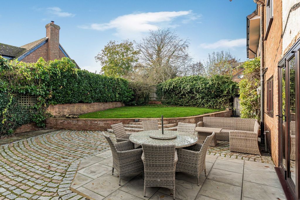 Property photo 2 of 28 Garden