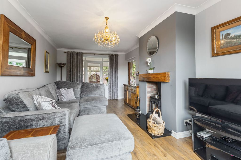 Property photo 3 of 27