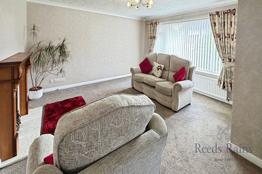 Property photo 2 of 14 Picture No. 23