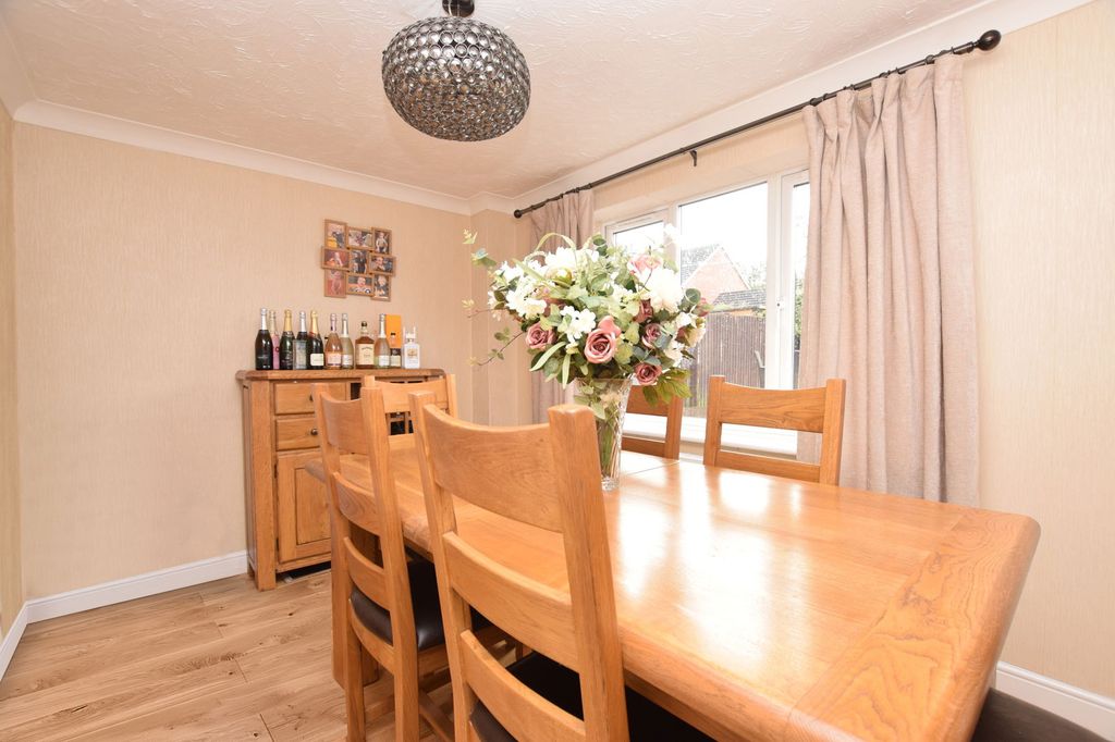 Property photo 3 of 33