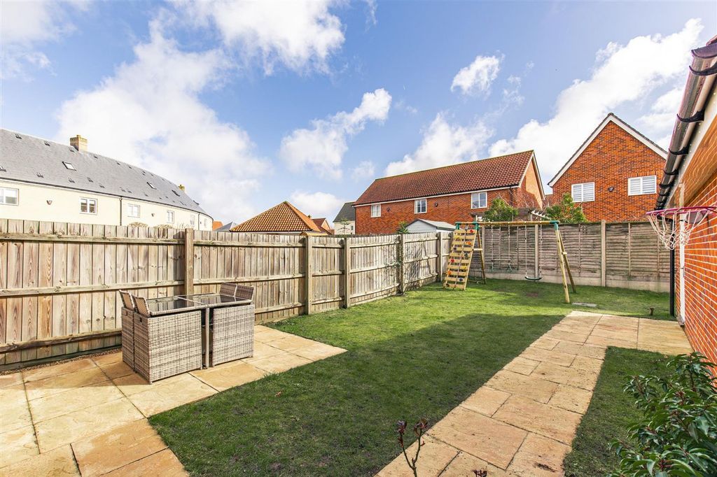 Property photo 3 of 28 23 Eccles Way-15.Jpg