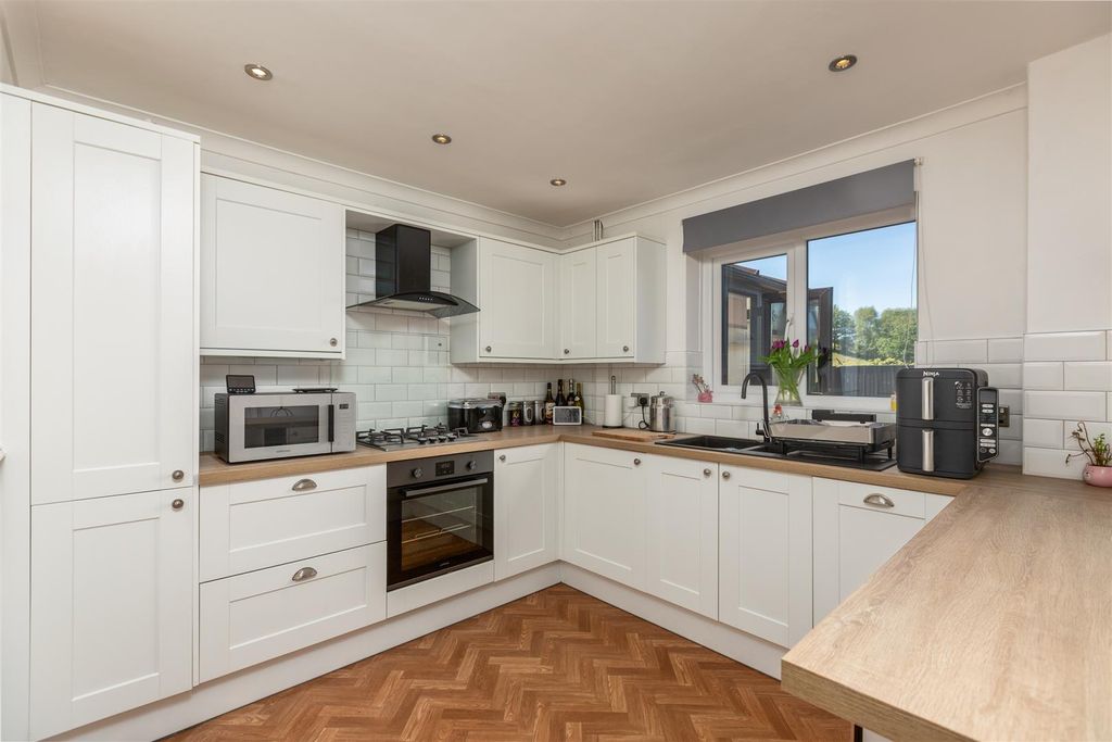 Property photo 2 of 26 Cz0A0401-Edit.Jpg