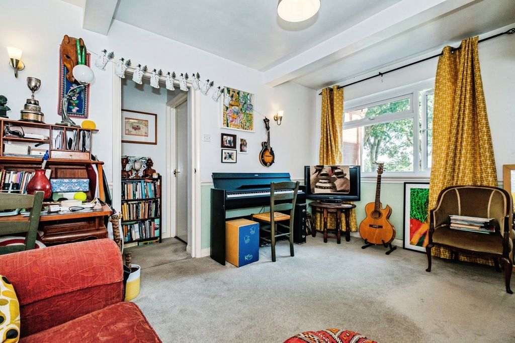 Property photo 2 of 16 Photo