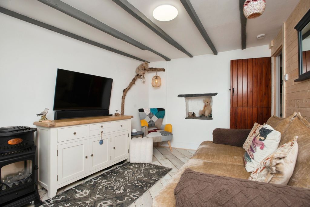 Property photo 2 of 20 Pbox-Img.Jpg