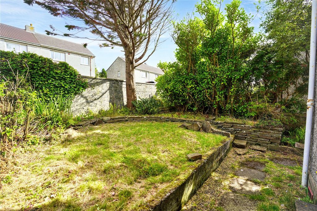 Property photo 2 of 27 Front Garden