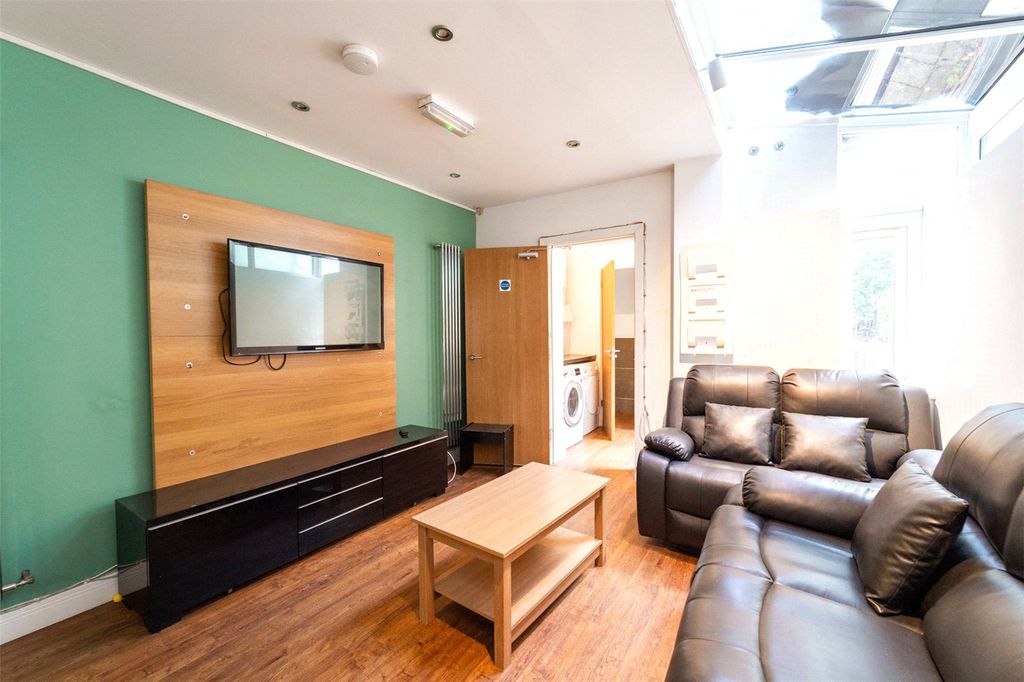 Property photo 3 of 23 Picture No. 17