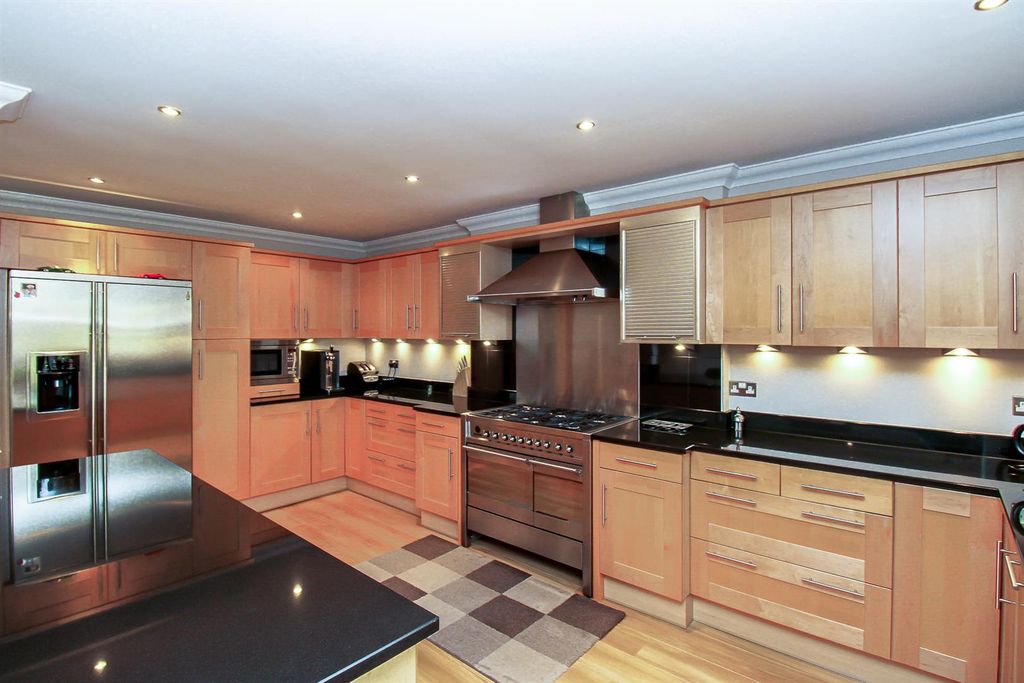 Property photo 2 of 22