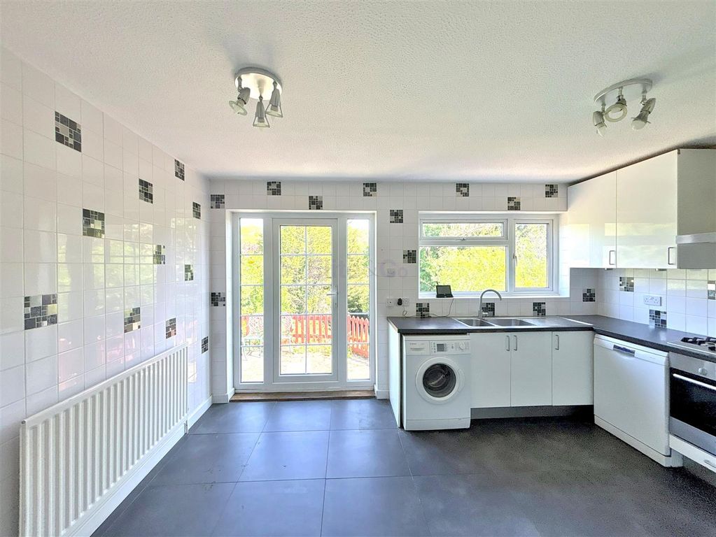 Property photo 3 of 20 Kitchen/Dining Area