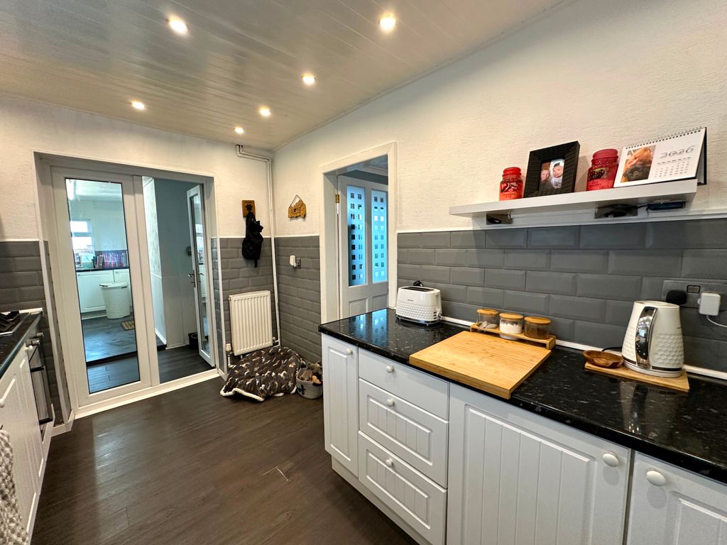 Property photo 3 of 25