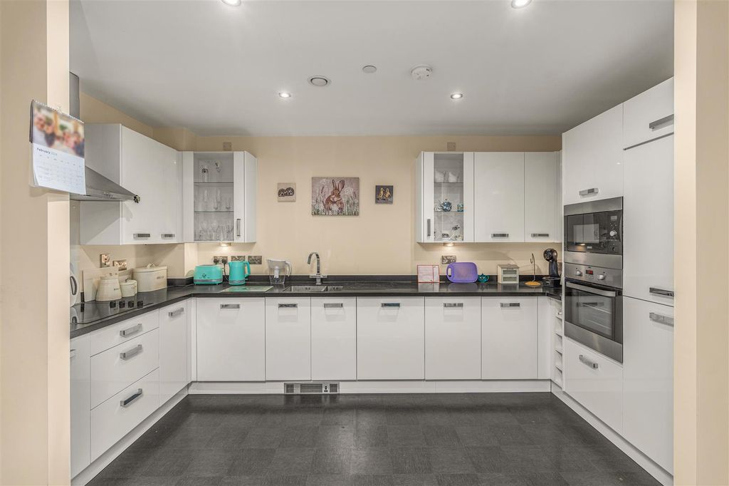 Property photo 3 of 18 4 Park Gardens, Banbury-8.Jpg