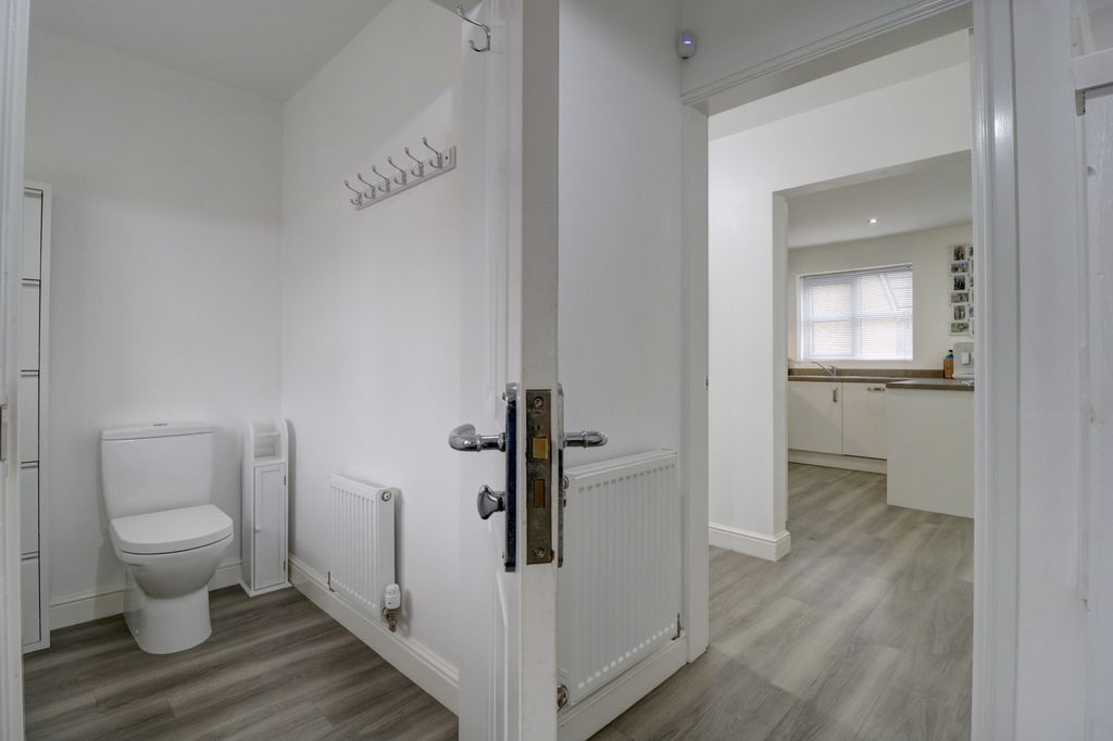 Property photo 2 of 24 Enntrance Hall : WC