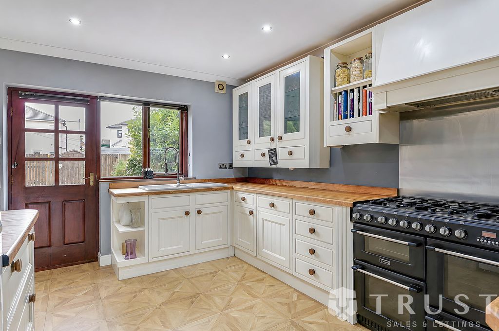 Property photo 3 of 37