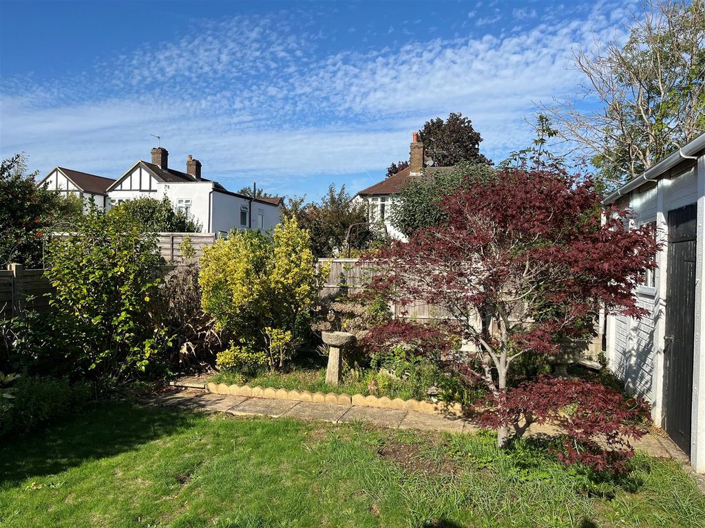 Property photo 3 of 13 4 Woodlawn Crescent Gdn Sunny.Jpg