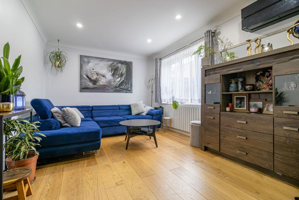 Property photo 2 of 25 3994474