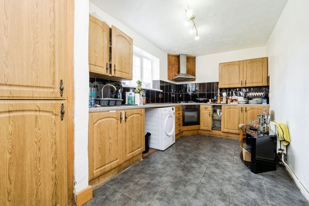 Property photo 2 of 17 Photo