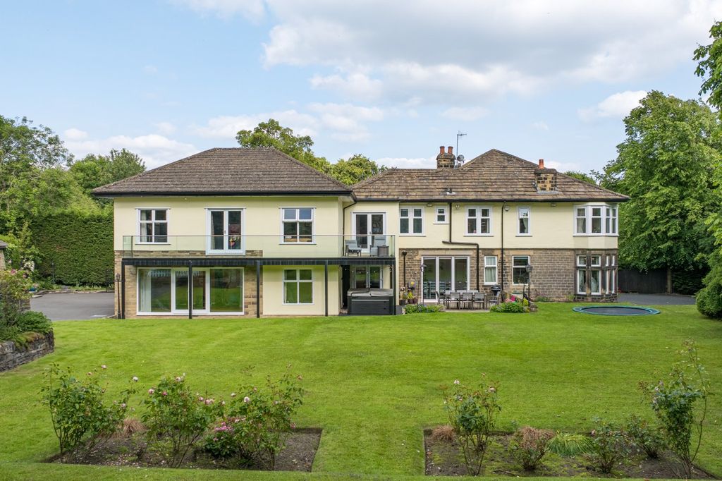 Property photo 1 of 34 External