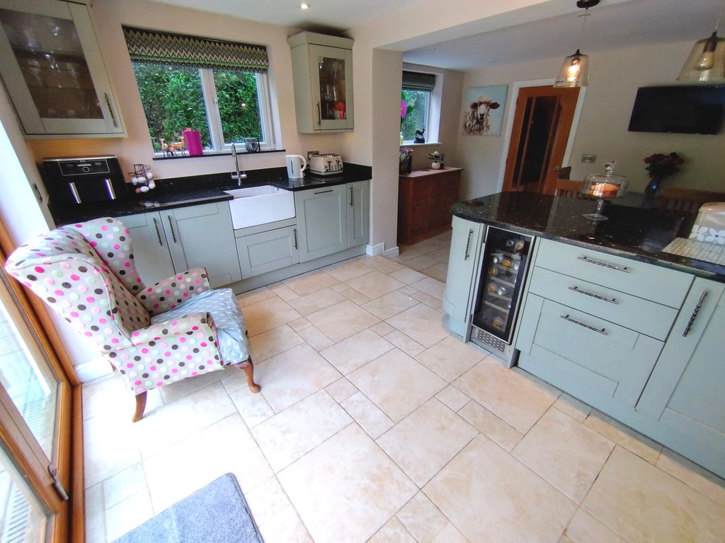 Property photo 2 of 40