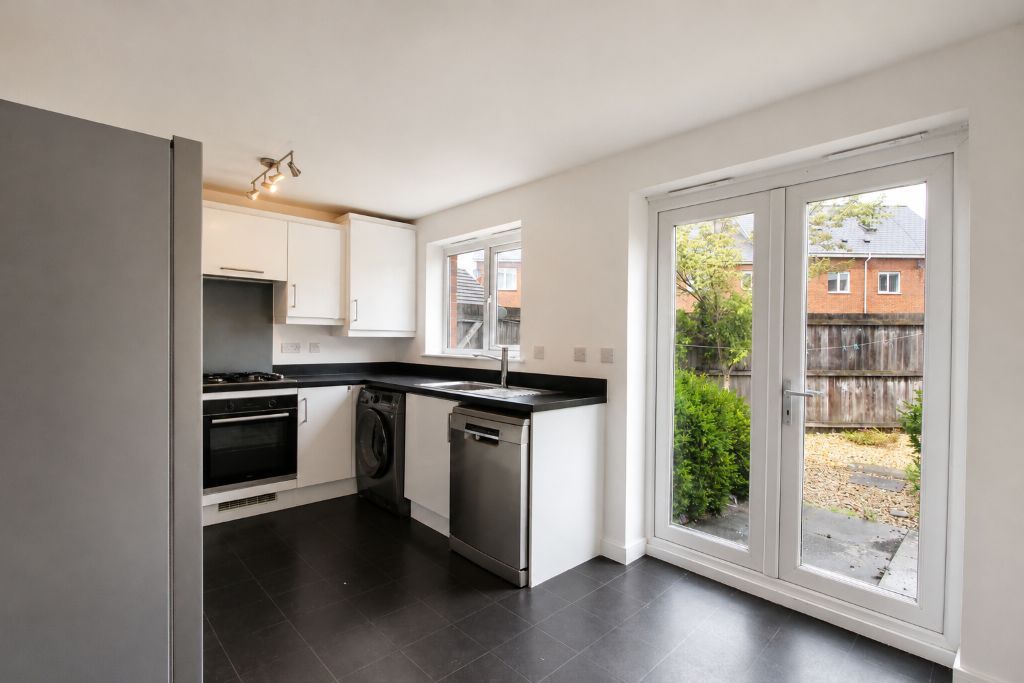 Property photo 3 of 16 Kitchen/Diner