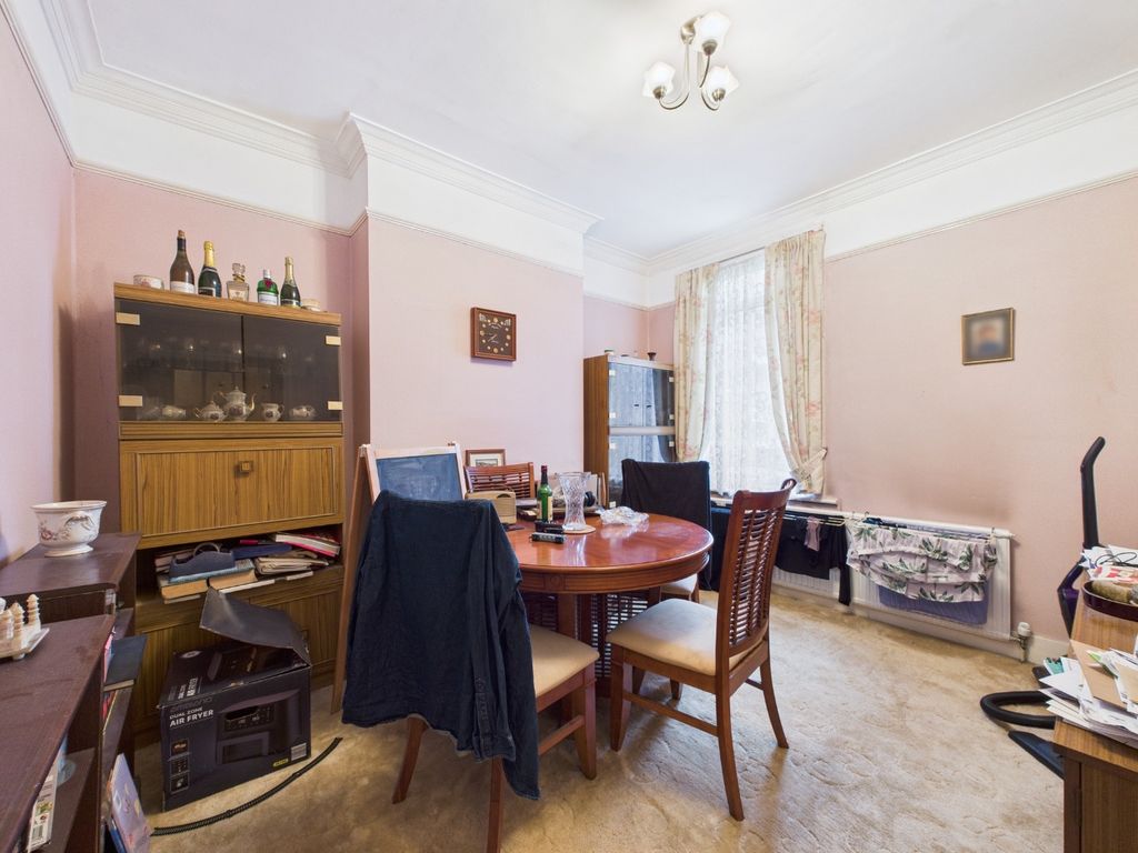 Property photo 3 of 12 4504824