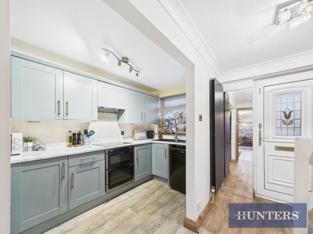 Property photo 3 of 19 Kitchen