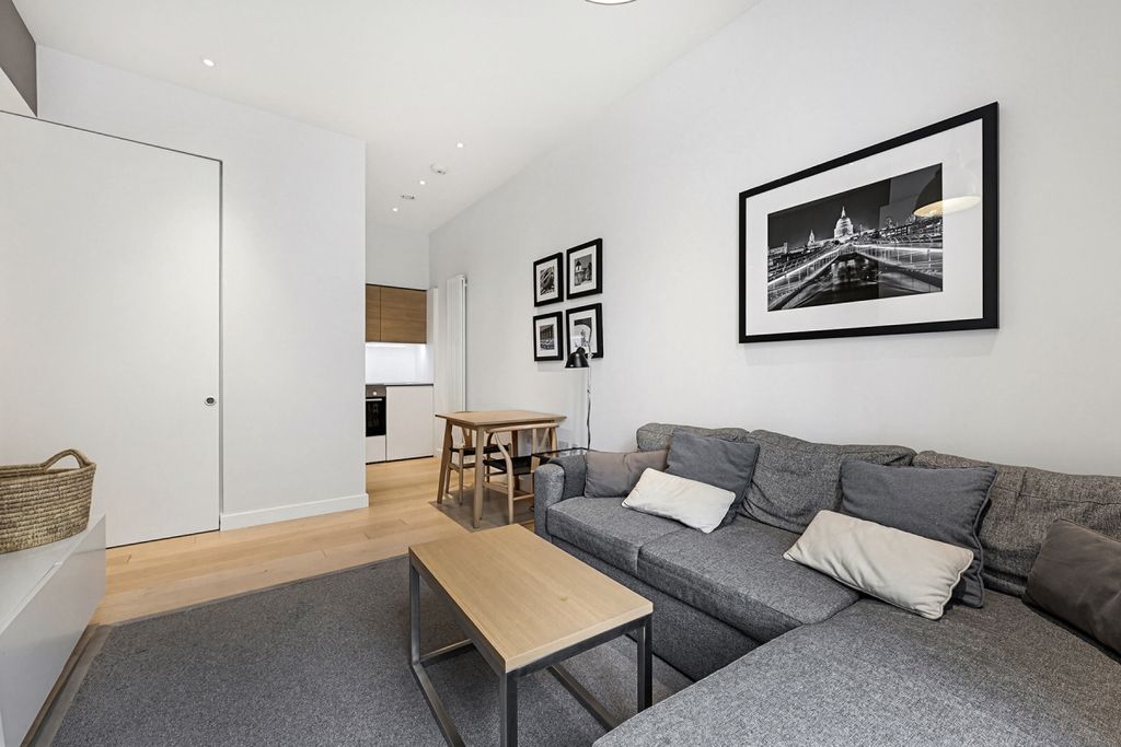 Property photo 3 of 7 Flat 1, 234 Regen...