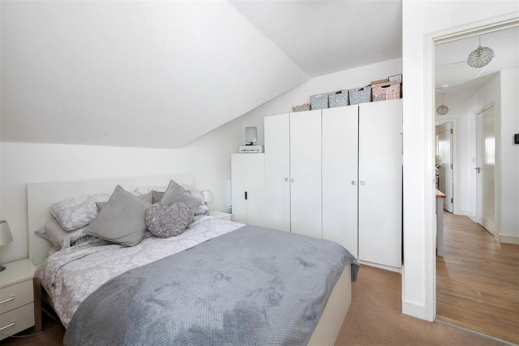 Property photo 2 of 11 Flat6_Applewood_House2_1.Jpg