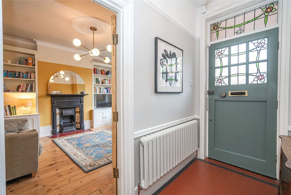 Property photo 3 of 20 Entrance Hall C
