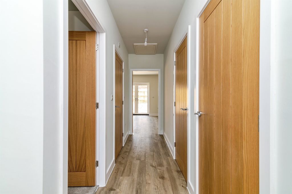 Property photo 3 of 17 Entrance Hall