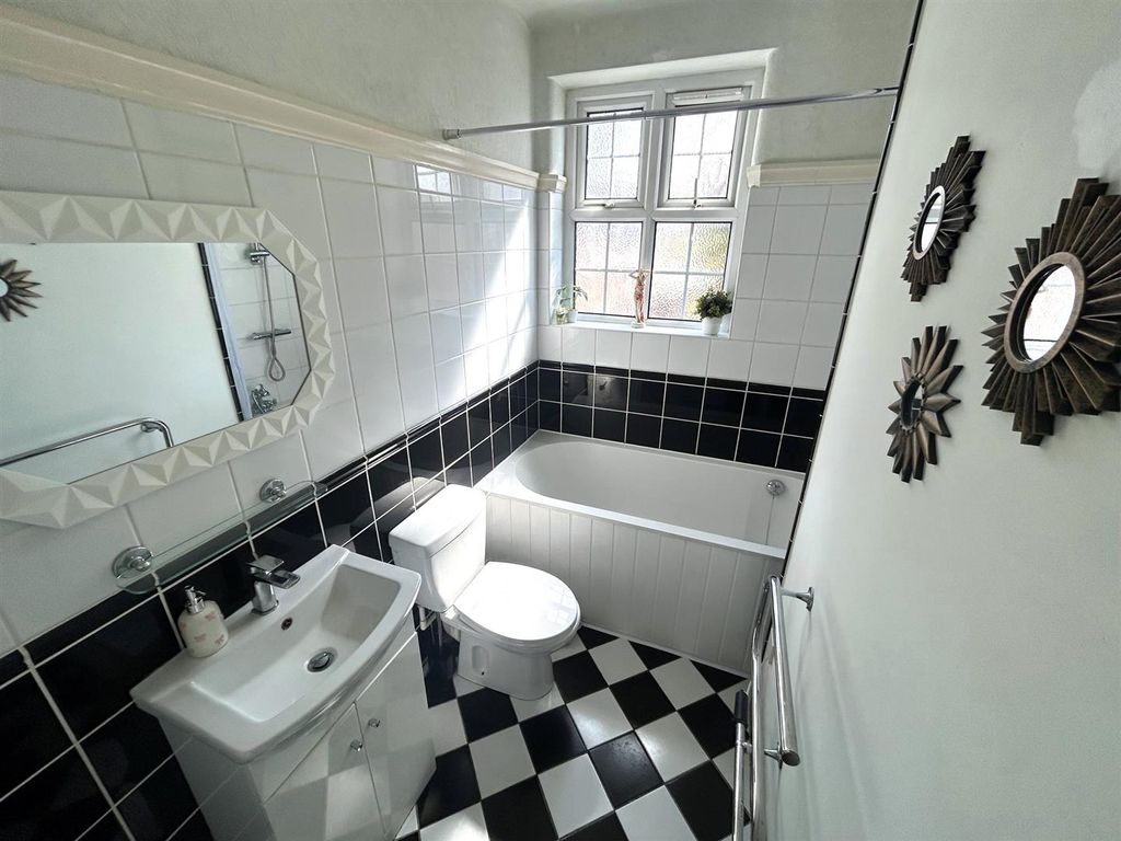 Property photo 3 of 9 Bathroom 1.Jpg
