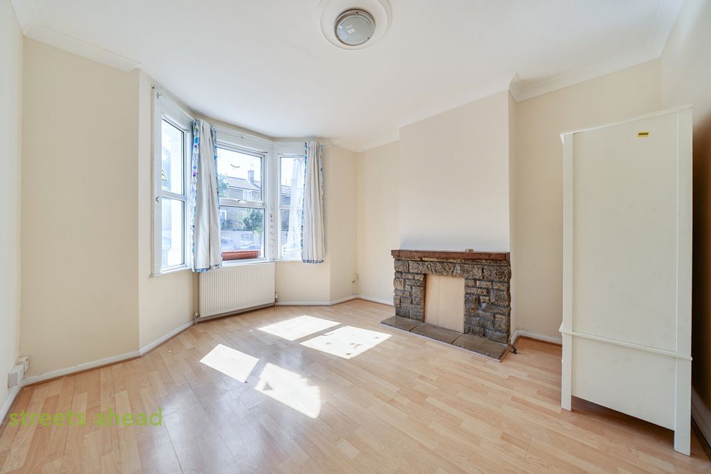 Property photo 2 of 18 1c82De92-046B-485...
