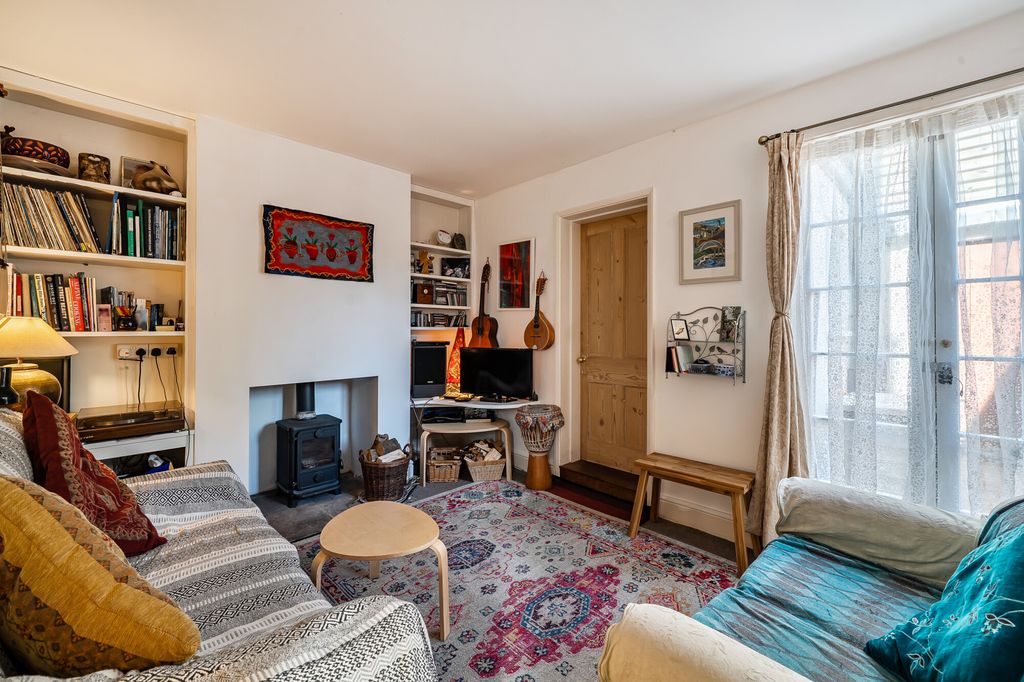 Property photo 2 of 17