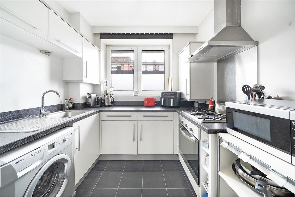 Property photo 3 of 14 Kitchen