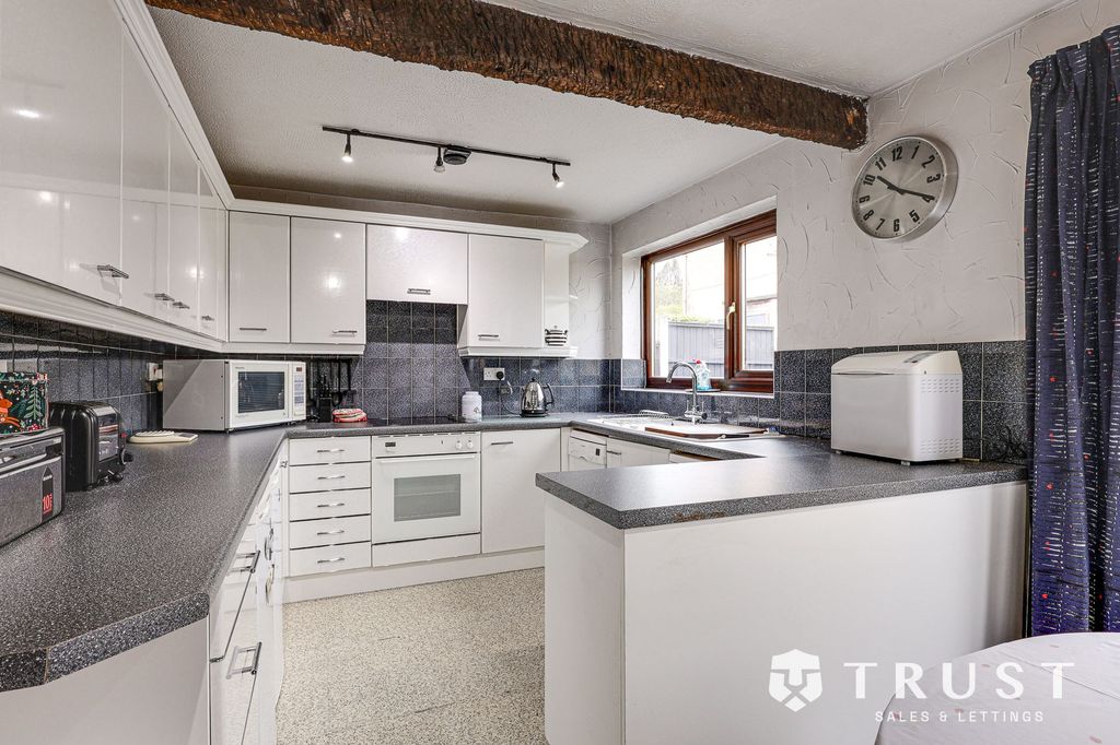 Property photo 3 of 21