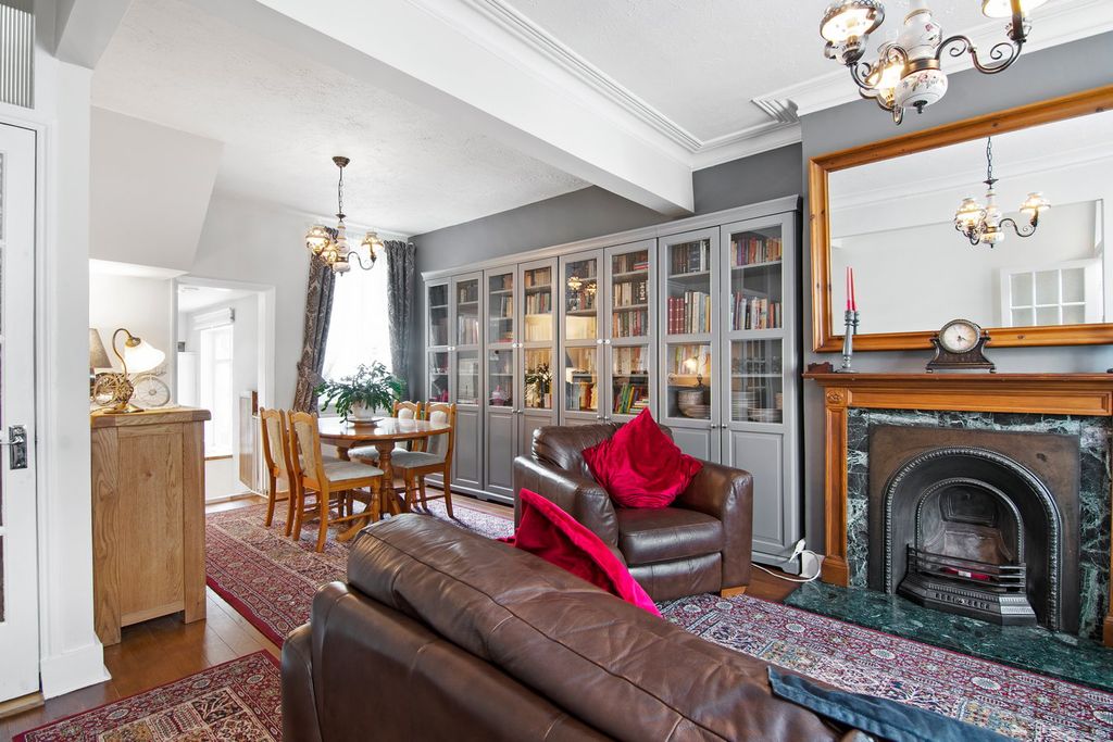 Property photo 2 of 9