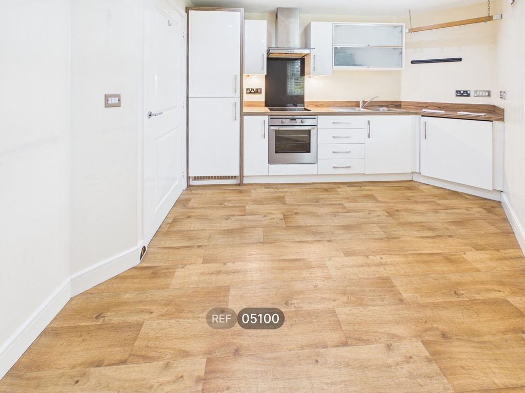 Property photo 2 of 10 Kitchen