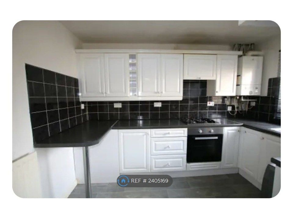 Property photo 3 of 7 Kitchen